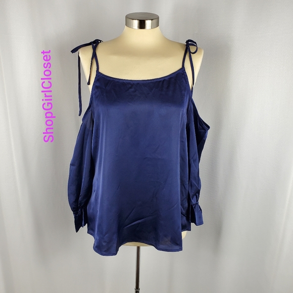 💥Just In💥 MINE Cold Shoulder Top Large